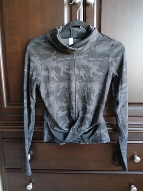 lululemon Long Sleeve Size 6 Top
